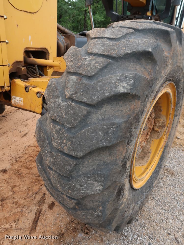 image for item DG3494 2011 John Deere 672GP motor grader