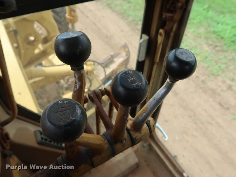 image for item DG4013 1982 Caterpillar 12G motor grader