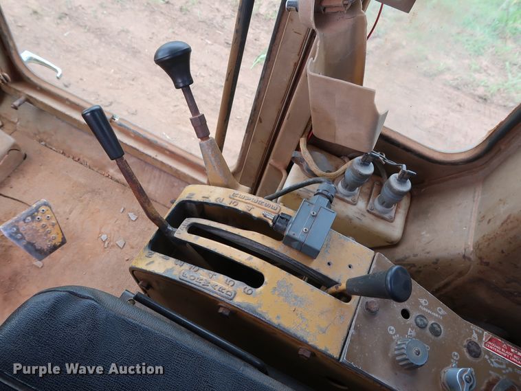 image for item DG4013 1982 Caterpillar 12G motor grader