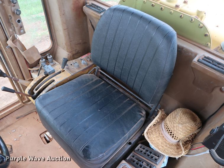 image for item DG4013 1982 Caterpillar 12G motor grader