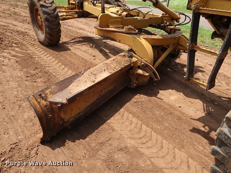 image for item DG4013 1982 Caterpillar 12G motor grader