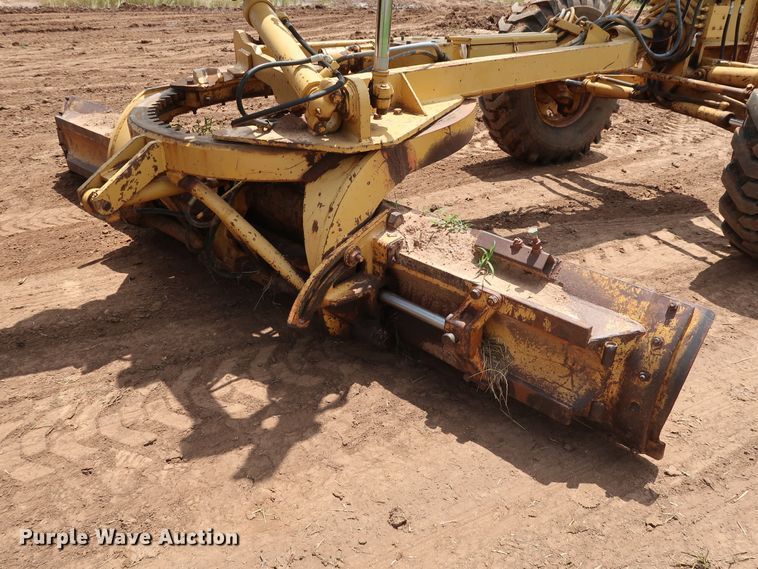 image for item DG4013 1982 Caterpillar 12G motor grader