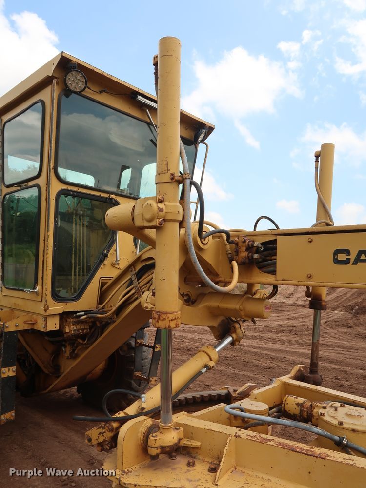 image for item DG4013 1982 Caterpillar 12G motor grader