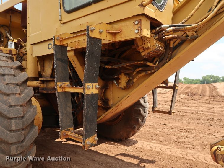image for item DG4013 1982 Caterpillar 12G motor grader