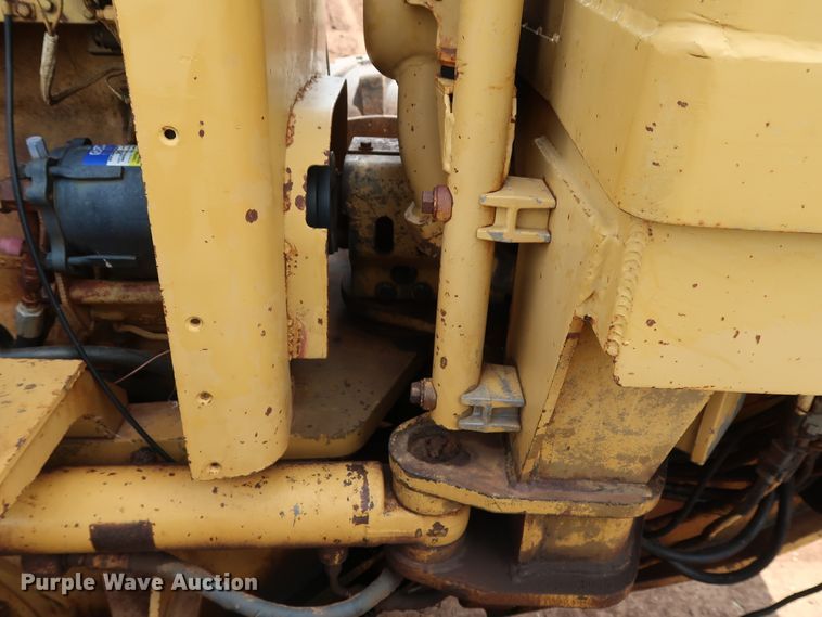 image for item DG4013 1982 Caterpillar 12G motor grader