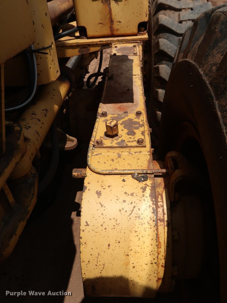 image for item DG4013 1982 Caterpillar 12G motor grader