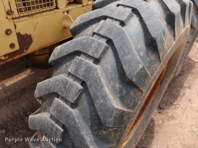 image for item DG4013 1982 Caterpillar 12G motor grader