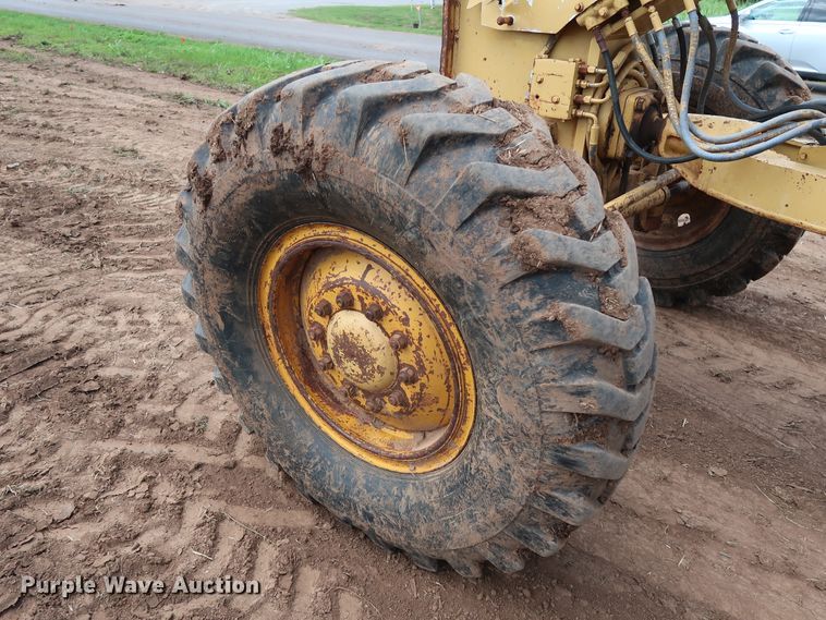 image for item DG4013 1982 Caterpillar 12G motor grader