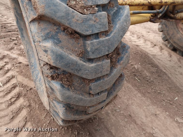 image for item DG4013 1982 Caterpillar 12G motor grader