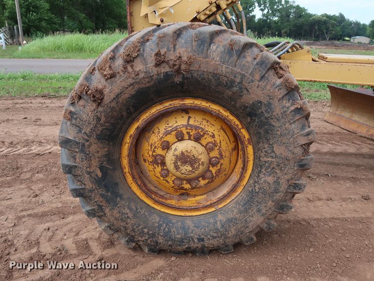 image for item DG4013 1982 Caterpillar 12G motor grader