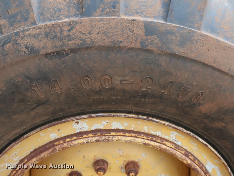 image for item DG4013 1982 Caterpillar 12G motor grader