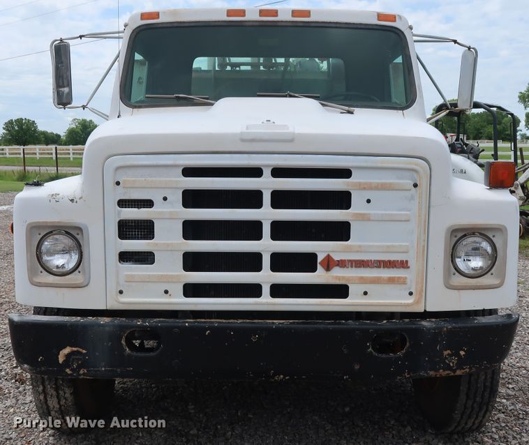 image for item DG4019 1988 International 1954 service truck