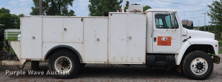 image for item DG4019 1988 International 1954 service truck