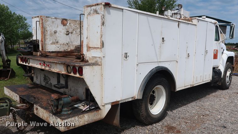 image for item DG4019 1988 International 1954 service truck