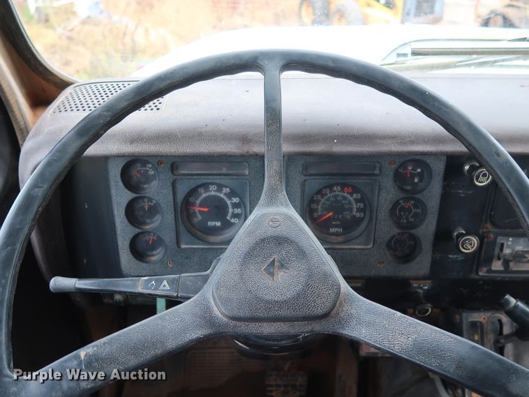 image for item DG4019 1988 International 1954 service truck