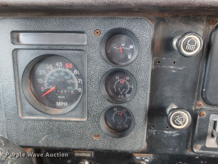 image for item DG4019 1988 International 1954 service truck