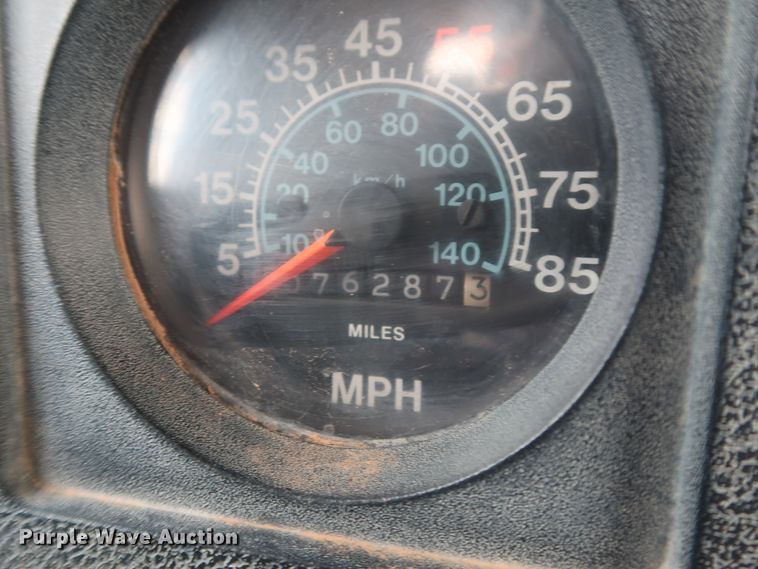 image for item DG4019 1988 International 1954 service truck