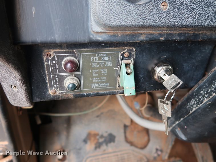 image for item DG4019 1988 International 1954 service truck