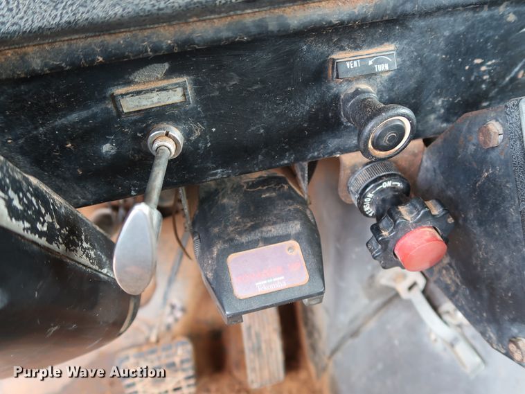 image for item DG4019 1988 International 1954 service truck