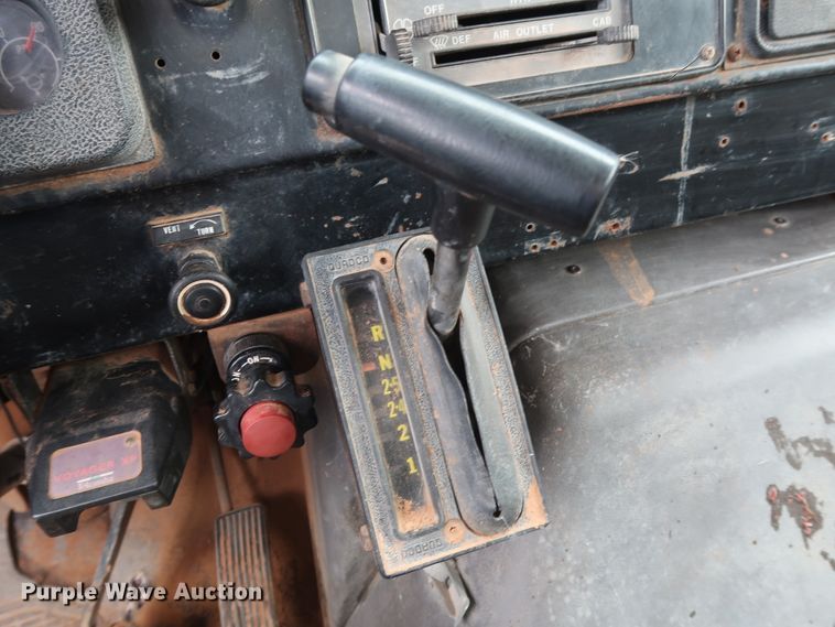 image for item DG4019 1988 International 1954 service truck