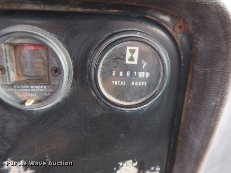 image for item DG4019 1988 International 1954 service truck