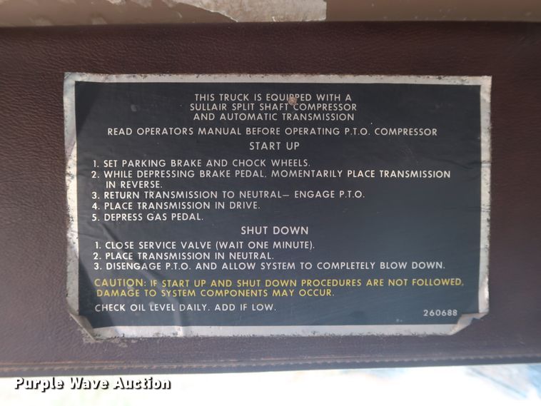 image for item DG4019 1988 International 1954 service truck