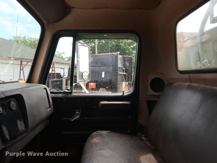 image for item DG4019 1988 International 1954 service truck