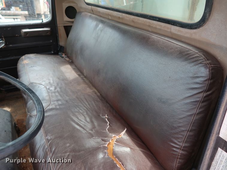 image for item DG4019 1988 International 1954 service truck