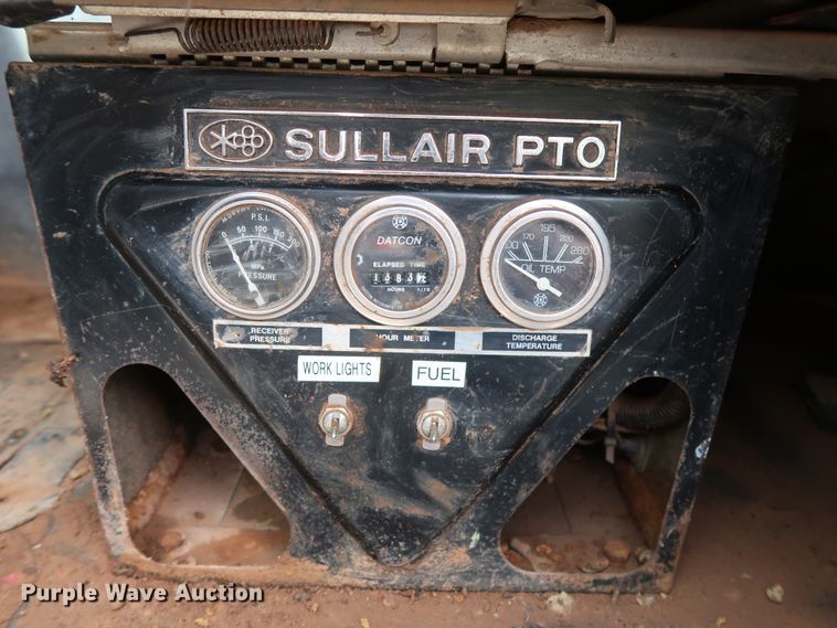 image for item DG4019 1988 International 1954 service truck