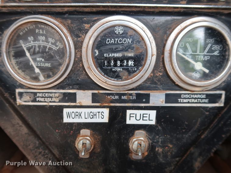 image for item DG4019 1988 International 1954 service truck