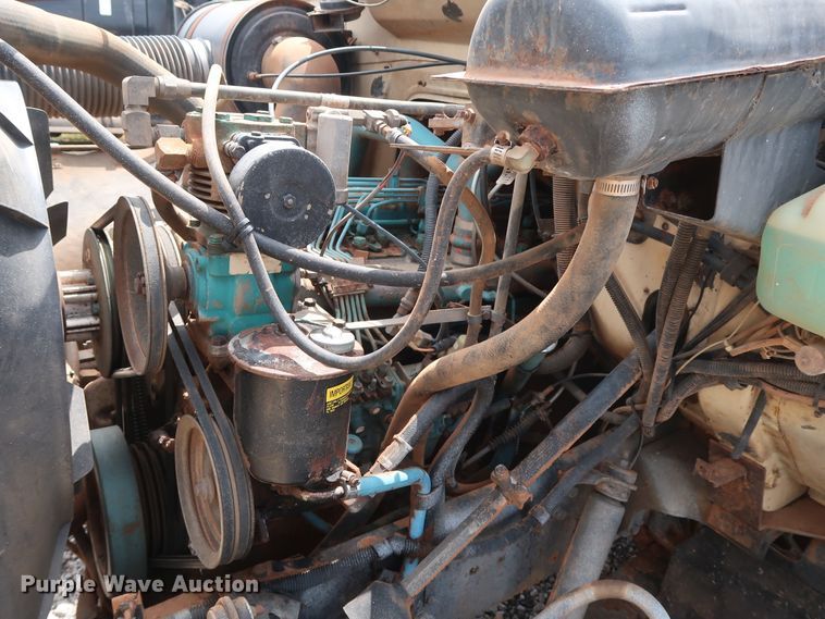 image for item DG4019 1988 International 1954 service truck