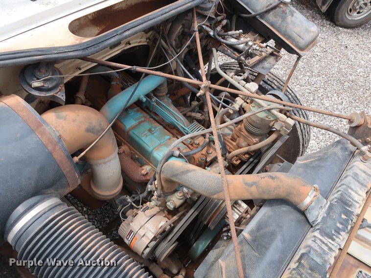 image for item DG4019 1988 International 1954 service truck