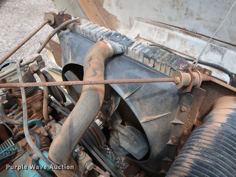 image for item DG4019 1988 International 1954 service truck