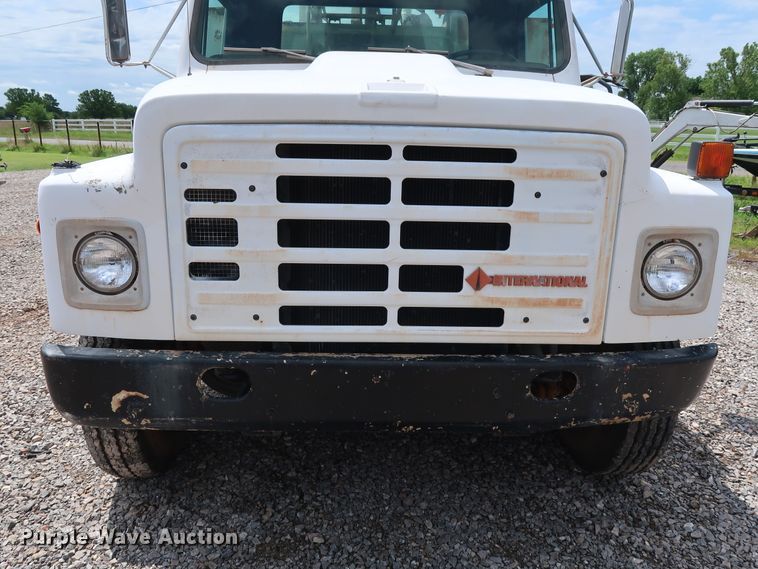 image for item DG4019 1988 International 1954 service truck