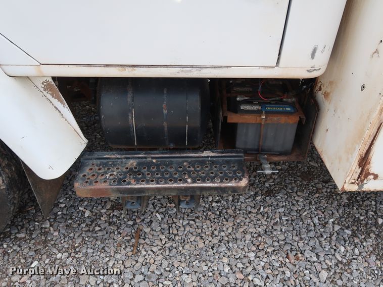 image for item DG4019 1988 International 1954 service truck