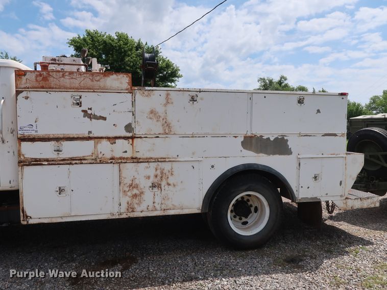 image for item DG4019 1988 International 1954 service truck