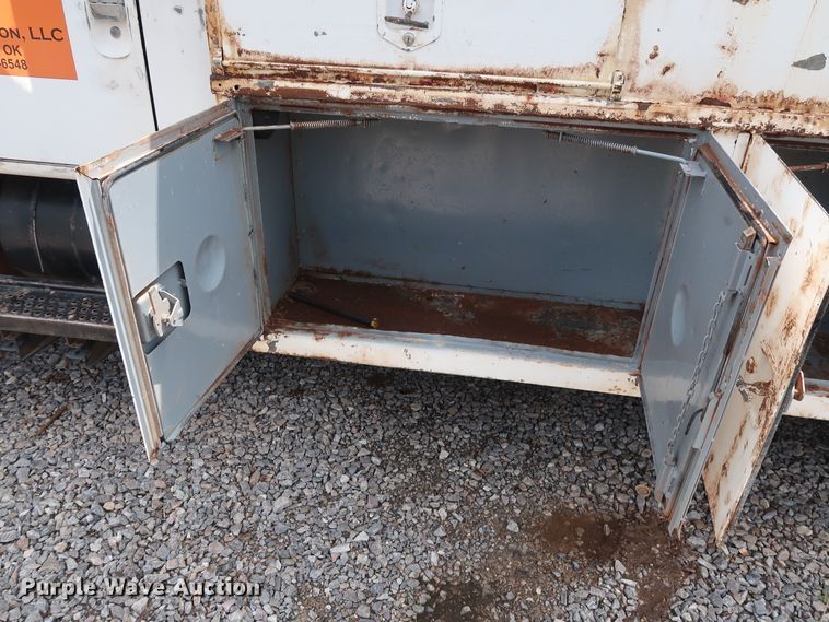 image for item DG4019 1988 International 1954 service truck