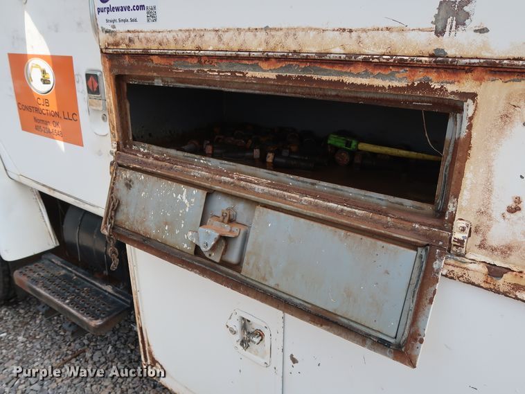 image for item DG4019 1988 International 1954 service truck