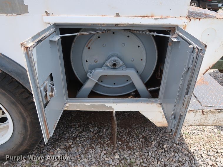 image for item DG4019 1988 International 1954 service truck