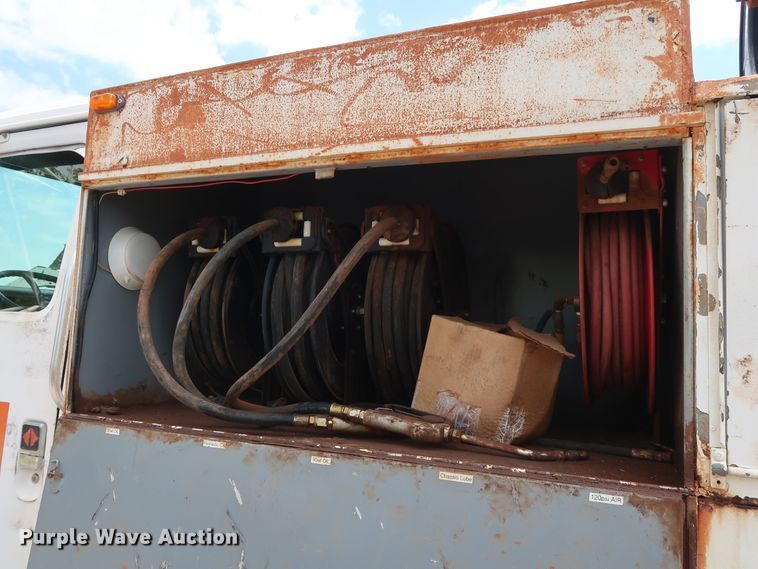 image for item DG4019 1988 International 1954 service truck