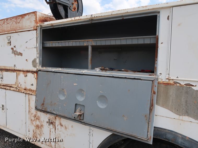 image for item DG4019 1988 International 1954 service truck