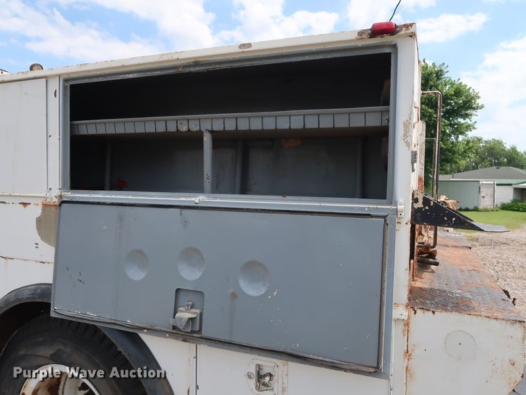 image for item DG4019 1988 International 1954 service truck