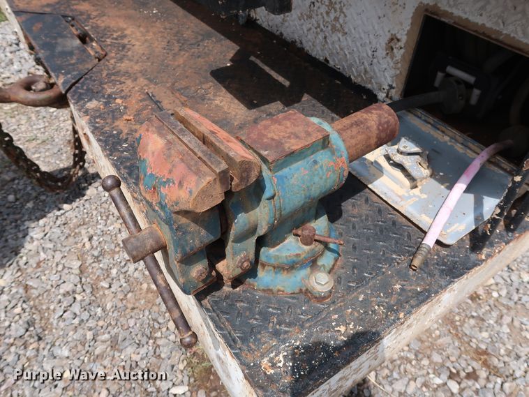 image for item DG4019 1988 International 1954 service truck