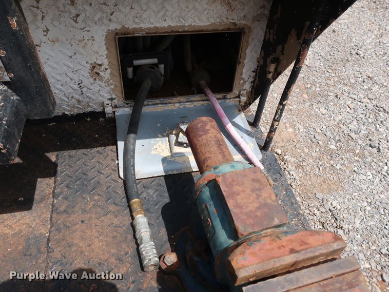 image for item DG4019 1988 International 1954 service truck