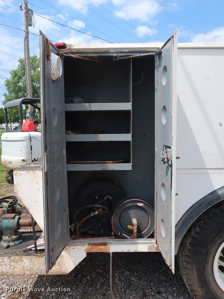 image for item DG4019 1988 International 1954 service truck