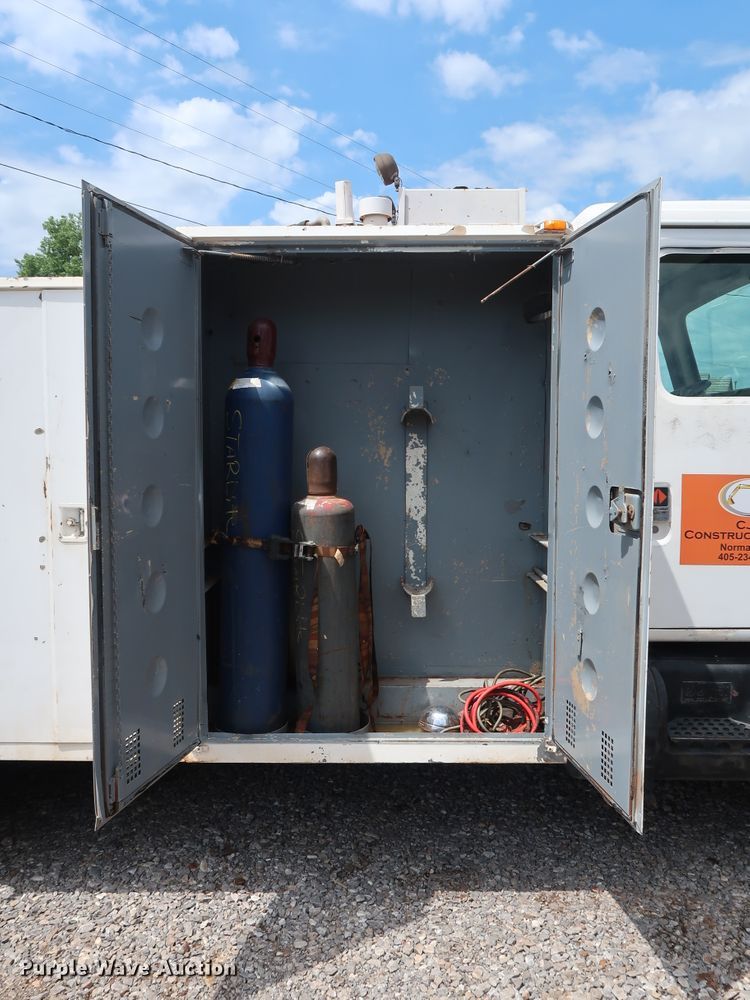 image for item DG4019 1988 International 1954 service truck