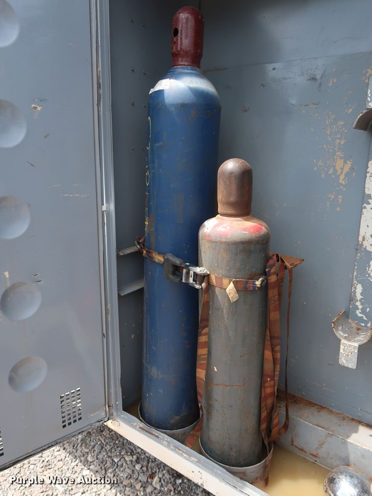 image for item DG4019 1988 International 1954 service truck