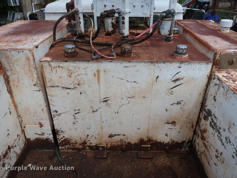 image for item DG4019 1988 International 1954 service truck