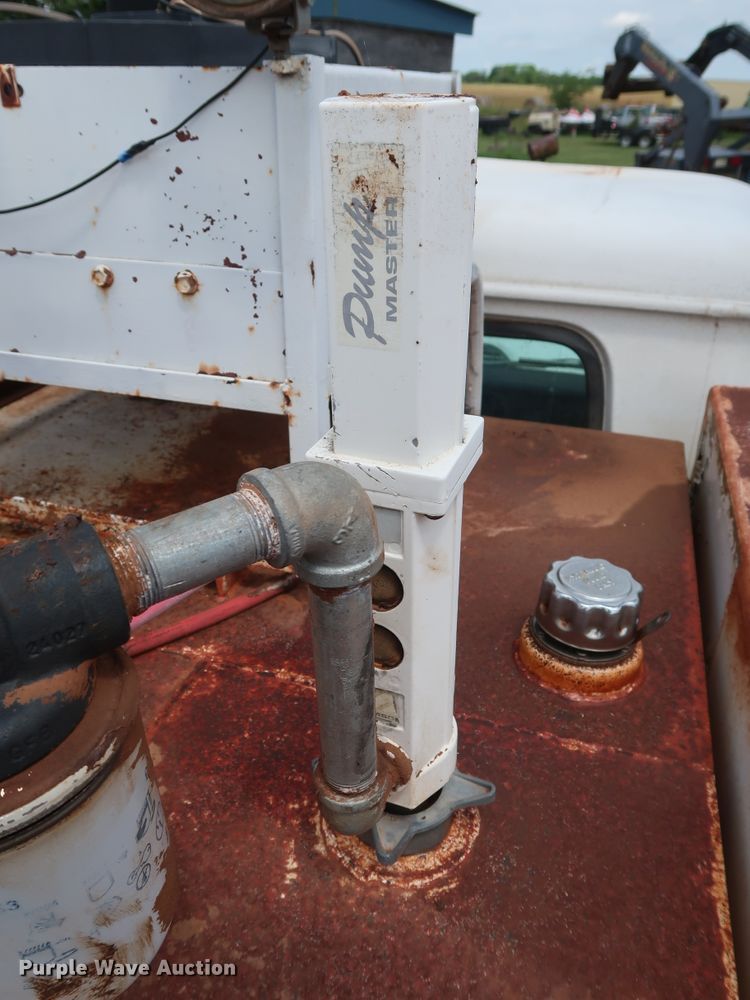 image for item DG4019 1988 International 1954 service truck