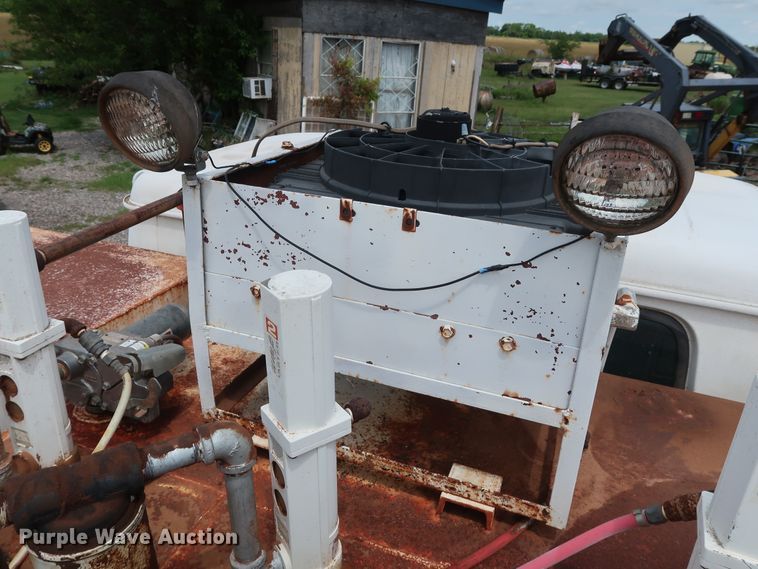 image for item DG4019 1988 International 1954 service truck